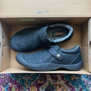 J Sport women’s Blair shoes size 7